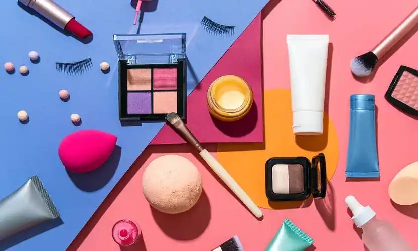 Rangkaian produk makeup berwarna