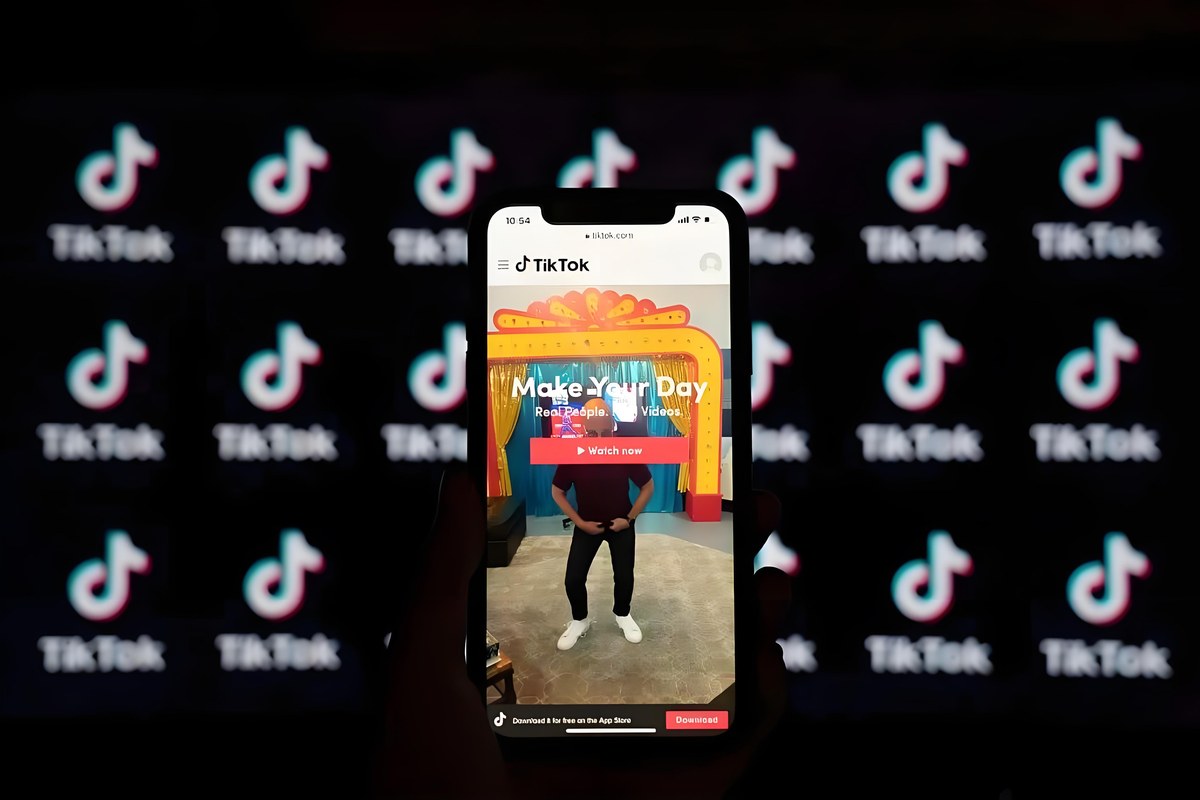 Several phones lined up for managing multiple creator accounts